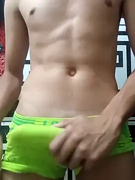 Snapshot of Gusttavotesudoxxvvc chatting on September 17, 2025, 6:32 pm Gusttavotesudoxxvvc online show from September 17, 2025, 6:32 pm