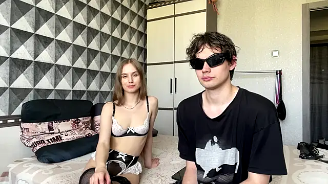 merycouple online show from March 4, 2026, 4:53 am