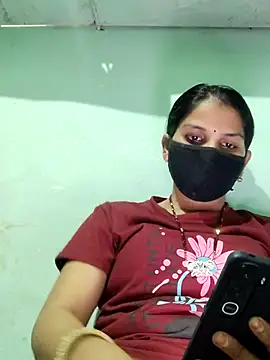 poojam93 online show from September 20, 2025, 2:55 pm