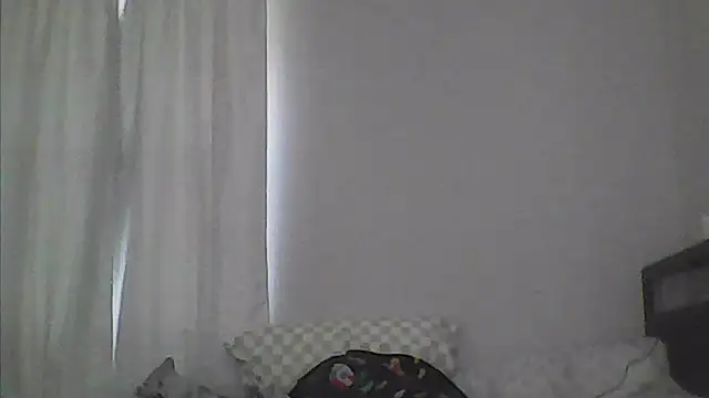 sarahkat86 online show from May 4, 2026, 12:19 pm