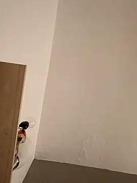 sarahkat86 online show from February 14, 2026, 11:16 pm