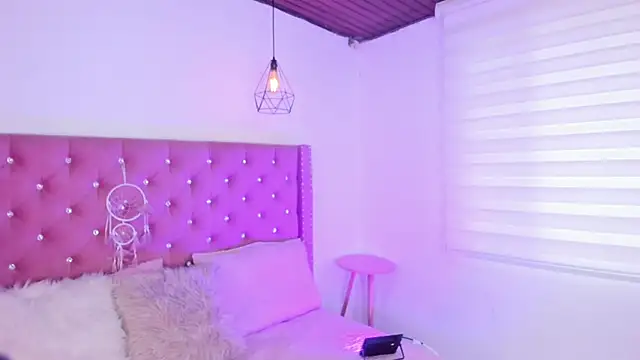 Jade rey  online show from September 15, 2025, 8:20 pm