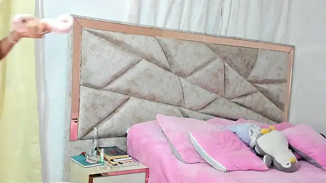 kendal hot01 online show from September 29, 2025, 9:20 pm