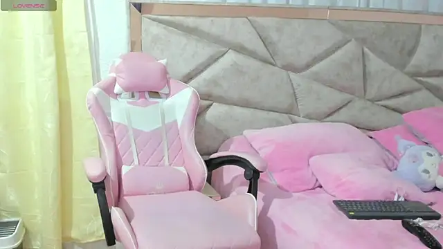 kendal hot01 online show from November 1, 2025, 11:04 am