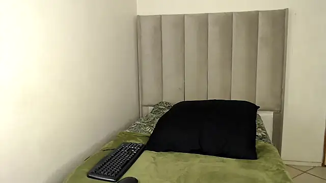 Trans fairy online show from December 4, 2025, 2:10 am