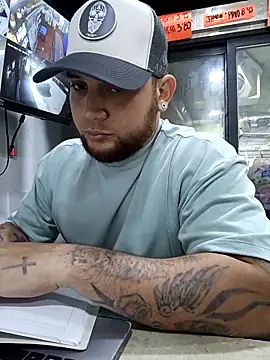 Catire10  online show from December 5, 2025, 1:43 pm