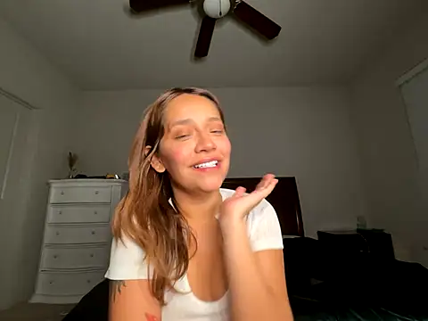 eurydicee online show from November 11, 2025, 4:29 am