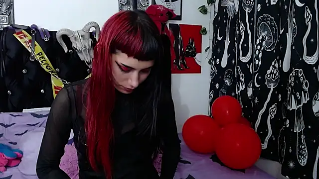 mayaREDdoll online show from February 15, 2026, 10:03 am