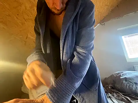 Salon1986 online show from September 24, 2025, 8:10 am