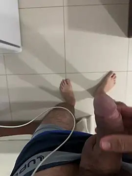 XUCRUTES42 online show from February 9, 2026, 11:14 pm