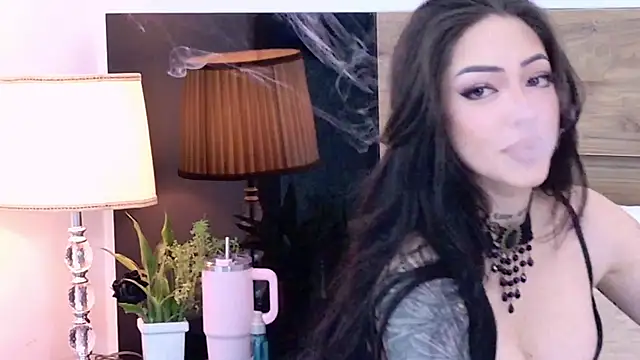 AlessandraLovi online show from July 2, 2026, 5:02 am