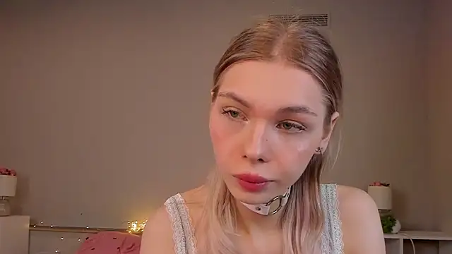 Blondy Fina online show from May 1, 2026, 5:56 am