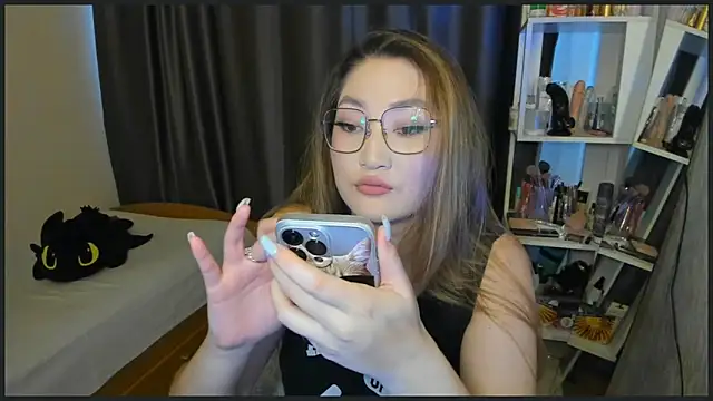 lyra x online show from November 11, 2025, 5:46 am