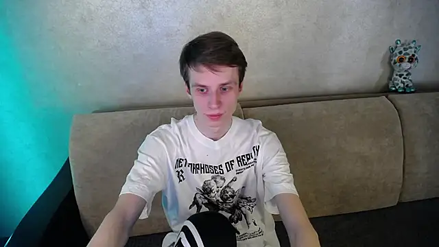 yes cute boy  online show from March 18, 2026, 12:19 pm