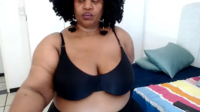 SplendidThalita online show from February 4, 2026, 1:06 pm