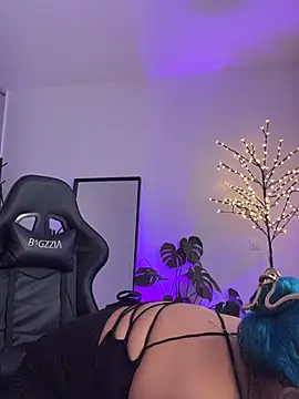 HATSUNE   online show from December 4, 2025, 9:52 am