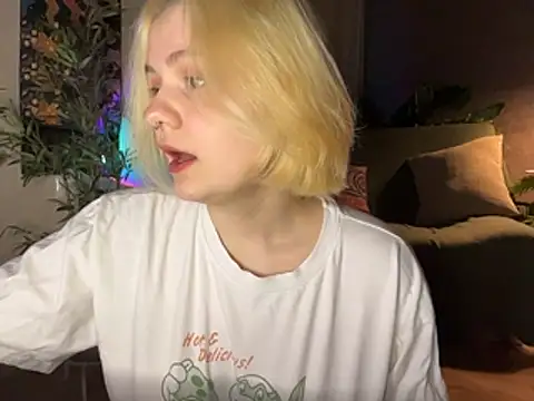 MoonIvy  online show from April 30, 2026, 6:48 pm
