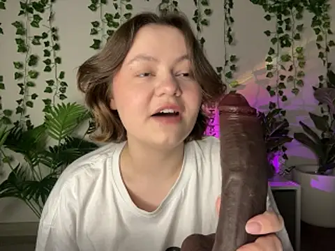 MoonIvy  online show from January 16, 2026, 7:18 pm