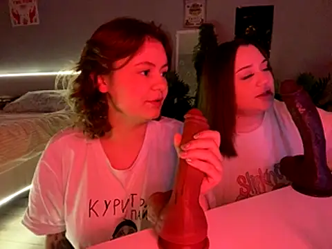 MoonIvy  online show from November 13, 2025, 6:12 pm