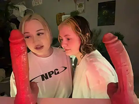 MoonIvy  online show from February 18, 2026, 6:26 pm