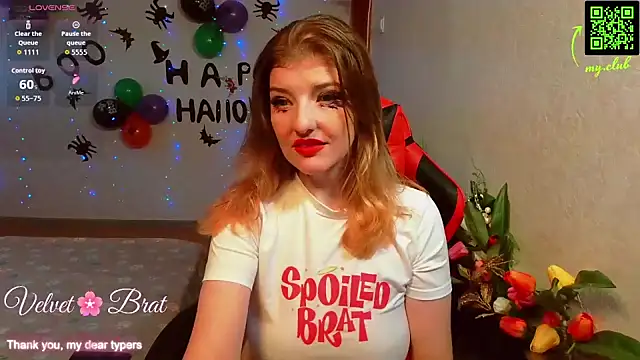 QueenInSilence online show from October 19, 2025, 9:17 pm