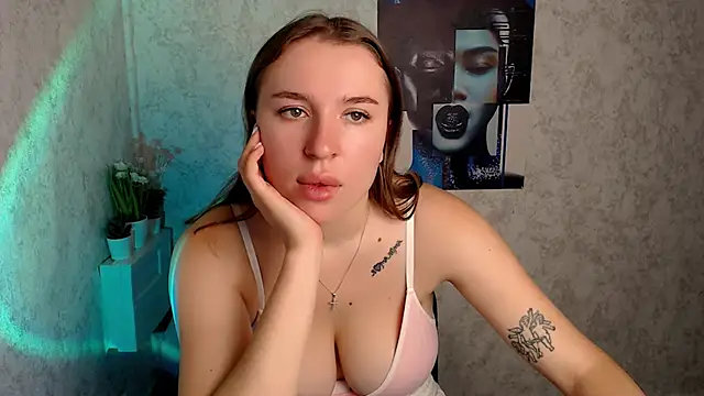 JuliaTopp  online show from October 22, 2025, 6:13 am