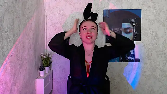 JuliaTopp  online show from September 30, 2025, 5:24 am