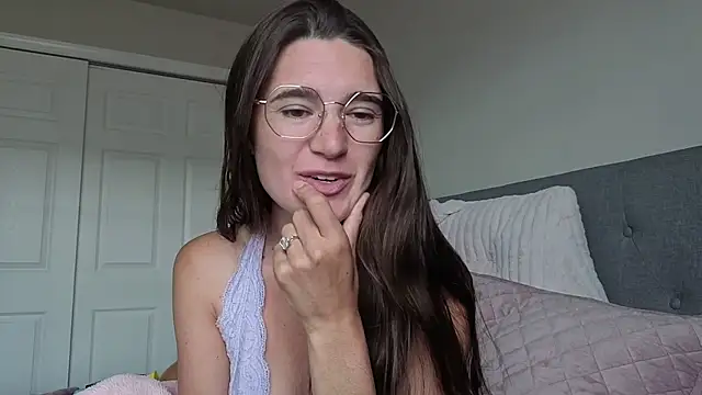 Snapshot of bambifarrina chatting on June 16, 2026, 6:30 pm bambifarrina online show from June 16, 2026, 6:30 pm