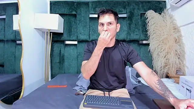 Charlotte Brian online show from October 9, 2025, 1:06 am