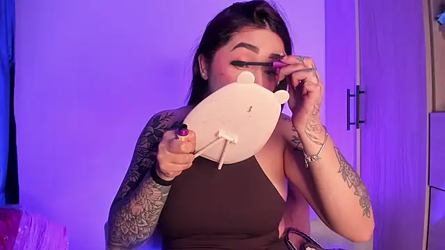 scarlett Collinss online show from December 2, 2025, 4:25 am