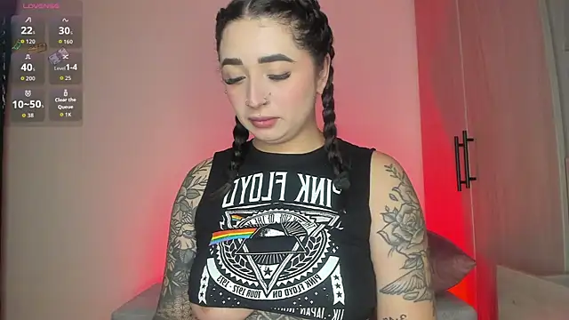 scarlett Collinss online show from May 11, 2026, 12:06 pm
