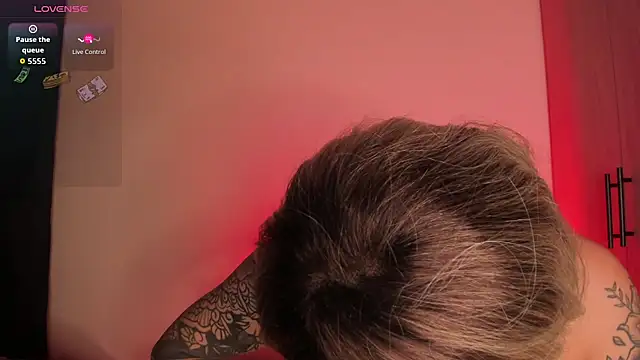 scarlett Collinss online show from February 15, 2026, 7:51 am