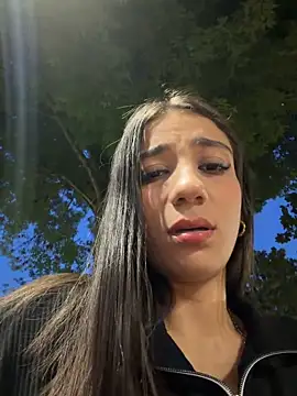 -juicy  online show from May 13, 2026, 11:23 pm