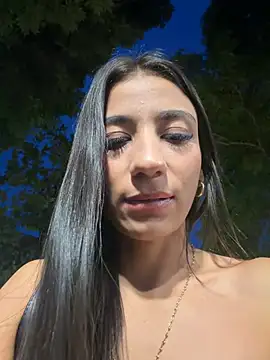 -juicy  online show from May 10, 2026, 11:28 pm