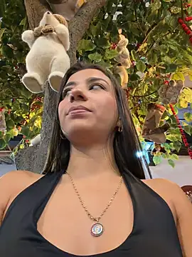 -juicy  online show from December 4, 2025, 10:42 pm