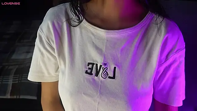 NidhiChandra online show from October 13, 2025, 1:02 pm