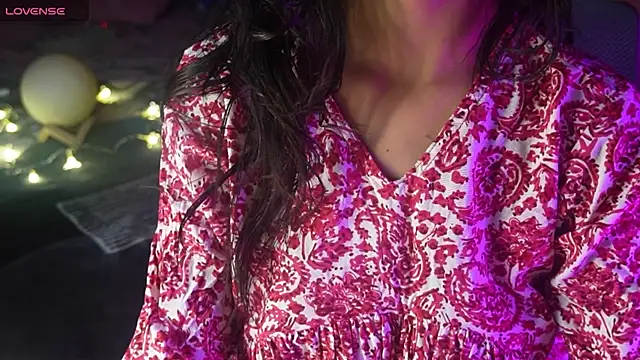 NidhiChandra online show from November 3, 2025, 11:14 am