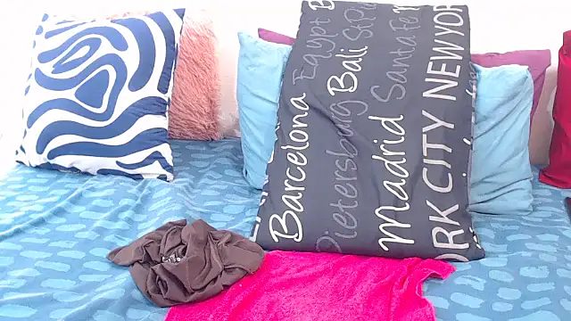 AfricanQueenxx40 online show from October 6, 2025, 6:14 am