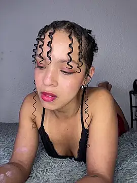 Snapshot of Yasmin777_ chatting on February 7, 2026, 7:55 pm Yasmin777 online show from February 7, 2026, 7:55 pm