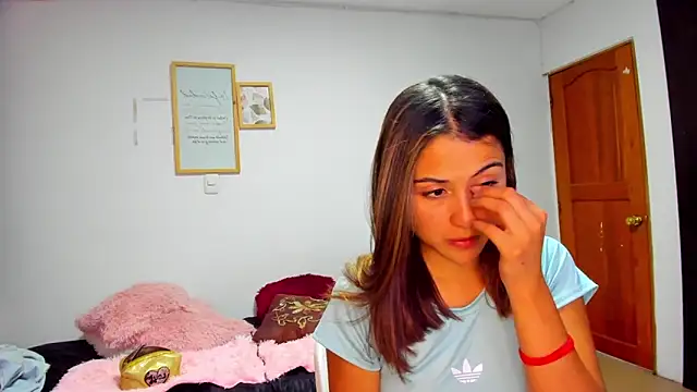 Ana  Pink online show from October 4, 2025, 12:34 am