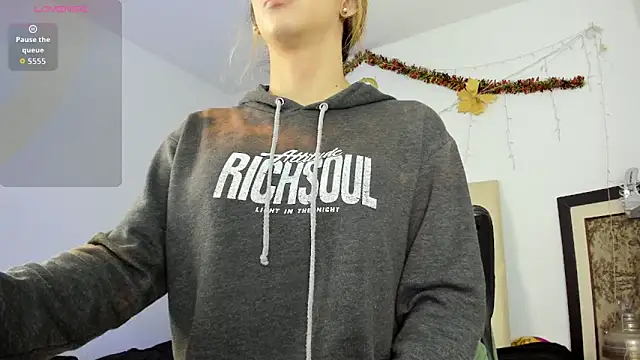 blue wxw online show from October 10, 2025, 2:34 am