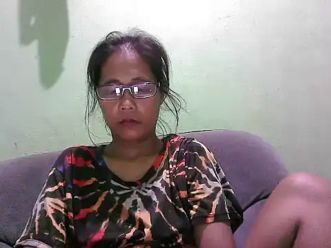 HotLadyPinay32 online show from April 8, 2026, 12:39 pm