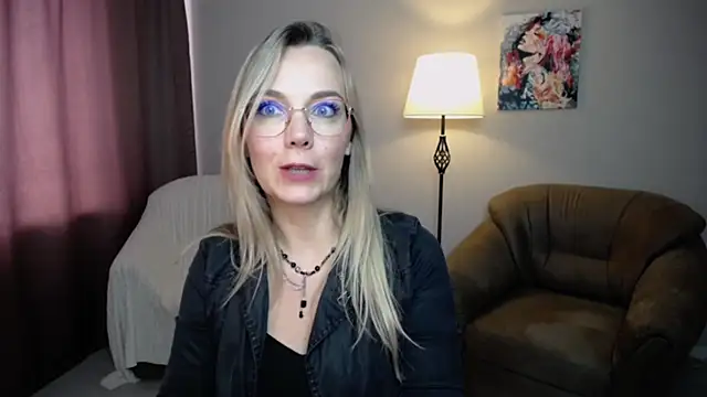 Ava Elior online show from September 10, 2025, 12:15 pm