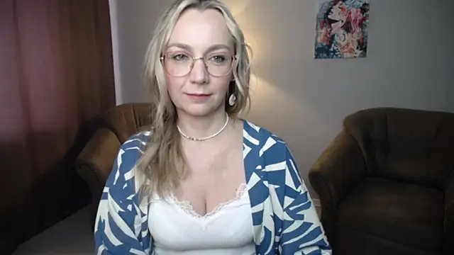 Ava Elior online show from June 7, 2026, 12:10 pm