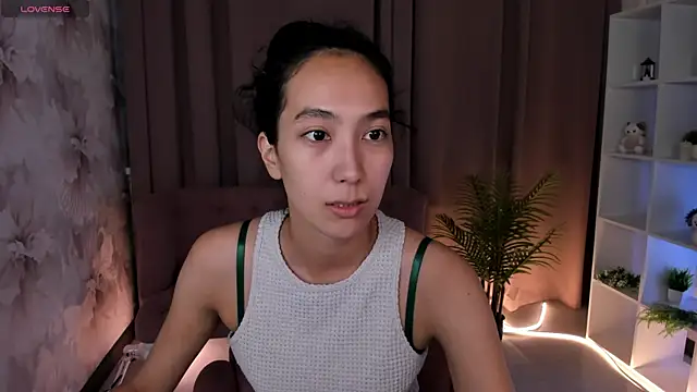 FlirtyAura online show from July 17, 2026, 3:37 am