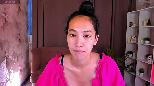 FlirtyAura online show from July 27, 2026, 3:24 am