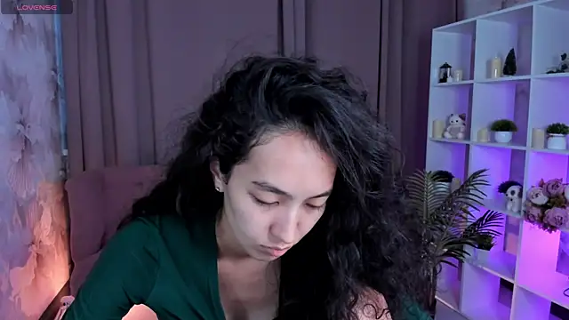 FlirtyAura online show from July 21, 2026, 3:41 am