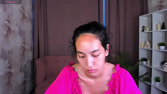 FlirtyAura online show from July 28, 2026, 1:57 am