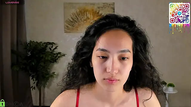 FlirtyAura online show from May 6, 2026, 3:43 am