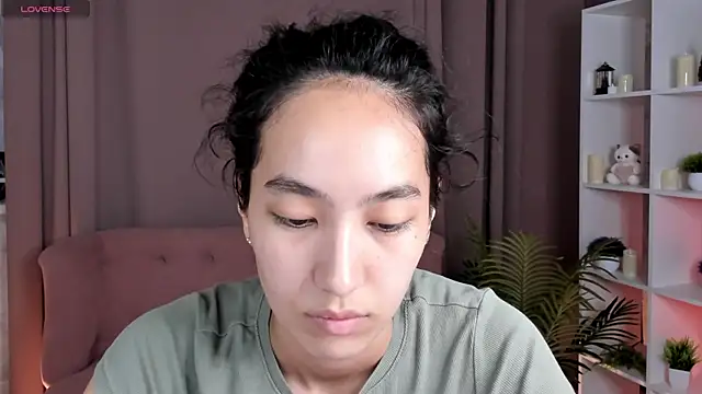 FlirtyAura online show from July 22, 2026, 3:19 am